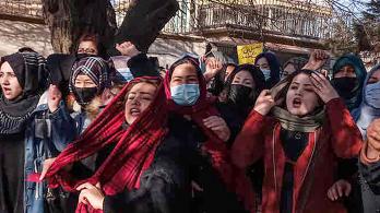 Fotograma-mujeres-protestando-en-Afganistan.jpg