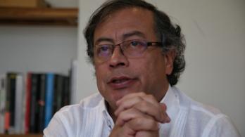 Gustavo-Petro-perdon-paramilitares.jpg