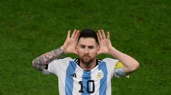 La-molestia-de-Messi-con-un-jugador-neerlandes-¿Que-miras-bobo.jpg