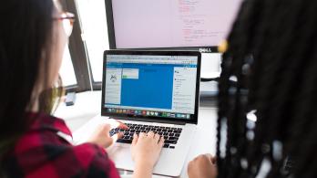 MinTIC-formara-en-tecnologia-y-programacion-a-500-mujeres-repartidoras.jpg