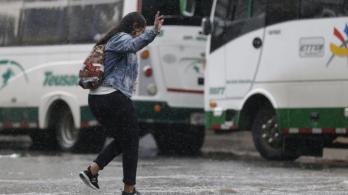 Motociclista-murio-en-medio-de-una-caotica-noche-de-lluvia-en-Bogota.jpg