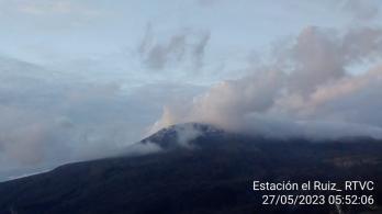 Nevado-del-Ruiz-columna-de-ceniza-alcanzo-los-2.800-metros-de-altura.jpg