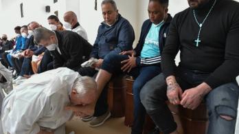 Papa-francisco-lava-pies-de-presos-foto-Colprensa.jpg