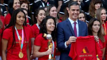 Pedro-Sanchez-jugadoras-seleccion-espanola.jpg