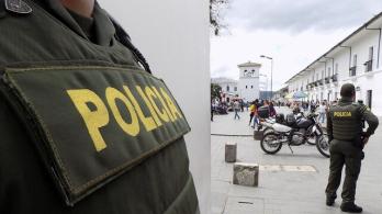 Policias-detenidos-por-quitar-un-carro.-Foto_-Colprensa-2.jpg