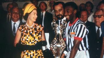Reina-Isabel-II-Pele-mensaje.jpg
