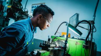 Sector-automotor-ha-contribuido-a-la-capacitacion-de-mas-de-5.000-personas-en-el-area-de-mecanica-automotriz.jpg