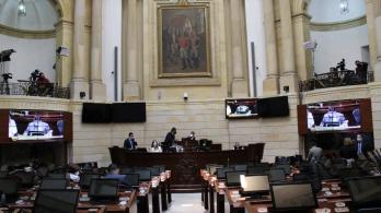 Senado-pulgar.jpg