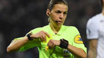 Stephanie-Frappar-primer-arbitra-central-en-un-mundial.jpg