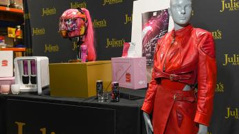Traje-motomami-Rosalia.jpg