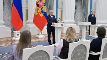 VladimirPutinDiaDeLaMujer.jpg