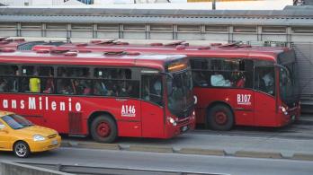 bogota_transmilenio_taxi.jpg
