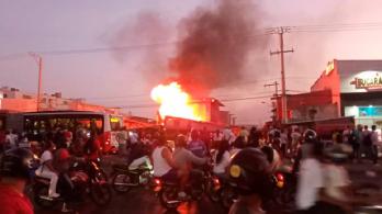 incendio-bazurto-cartagena.jpg