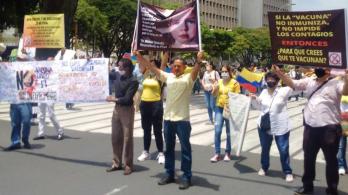 planton-personas-anitvacunas.jpg