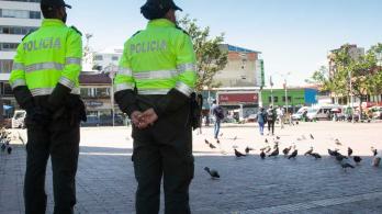policia_colombia_plaza.jpg