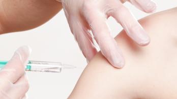 vaccination-2722937_1920.jpg