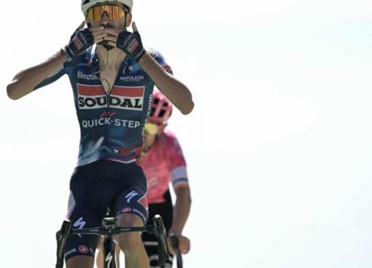 El mítico Mont Ventoux fue para el francés Valentin Paret-Peintre