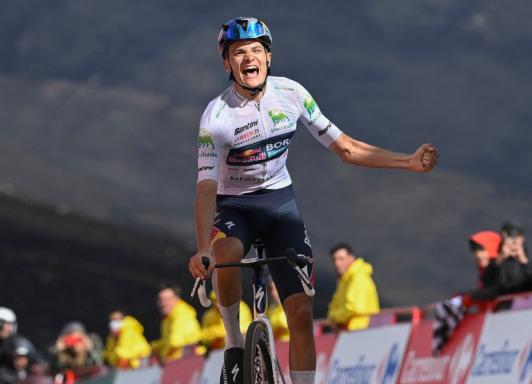 Giulio Pellizzari triunfó en la penúltima llega en alto de La Vuelta 2025