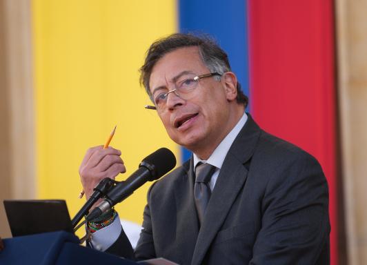 "Así se tapa la historia de la gobernanza paramilitar en Colombia", presidente Petro sobre fallo absolutorio a Uribe