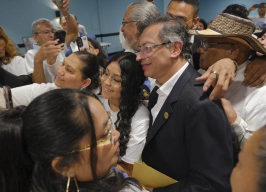 Aprobación e imagen positiva del presidente Petro se ubican en el 40 %