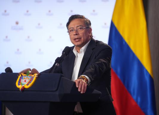 Favorabilidad del presidente Gustavo Petro sube al 44% según encuestas recientes