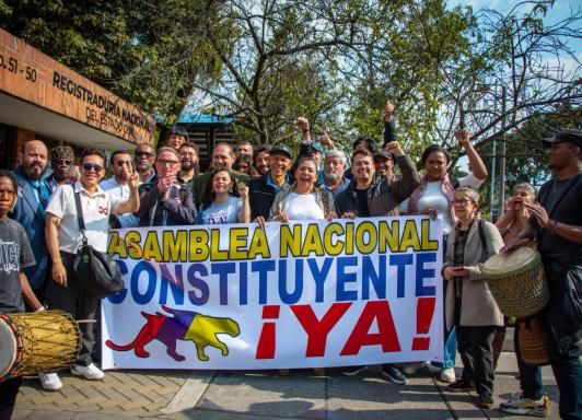 Movimientos sociales inscriben comité para impulsar una Constituyente.