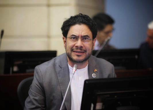 "La ambición y el resentimiento convirtieron a Leyva en enemigo de la paz y la democracia": Iván Cepeda