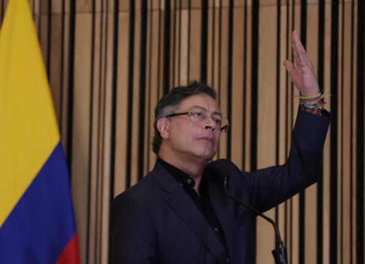 El CNE está haciendo política y no es árbitro electoral: presidente Petro.