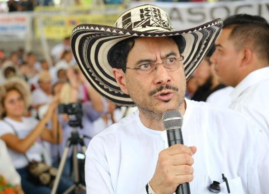 Iván Cepeda convoca marcha en Bogotá a favor del salario mínimo vital y en respaldo al presidente Petro