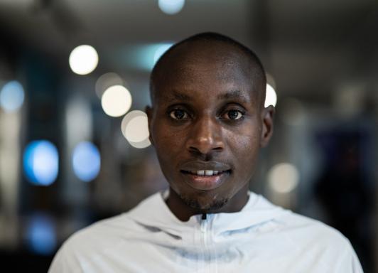 El keniano Sebastian Sawe rompe récord de atletismo en Londres.