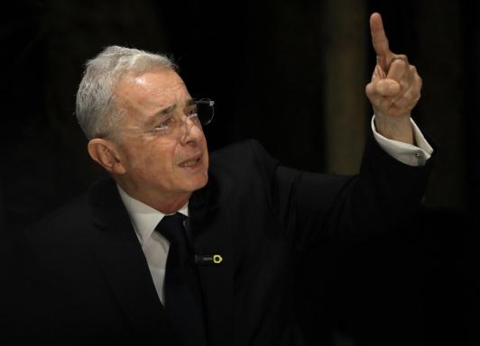 Fiscalía niega aplazamiento y deja en firme indagatoria contra Álvaro Uribe Vélez