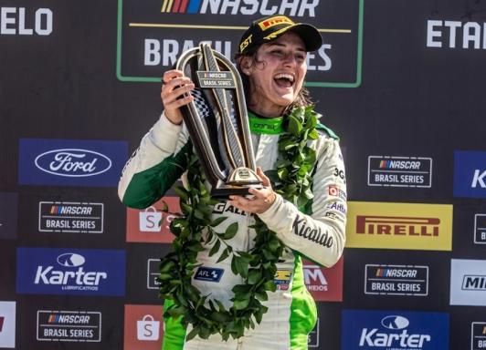 Tatiana Calderón rompe récords en Brasil: es la primera mujer en ganar en la general del NASCAR