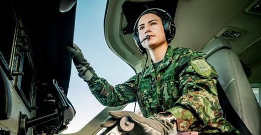 Mujer integrante de la Fuerza Aérea 