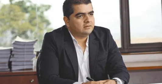 Exsenador Julián Bedoya enfrentará juicio por presuntas irregularidades en la obtención de su título de abogado