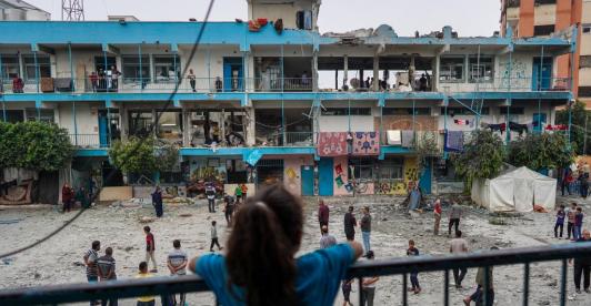 Israel bombardea escuela refugio de ONU en Gaza: hay 37 muertos.
