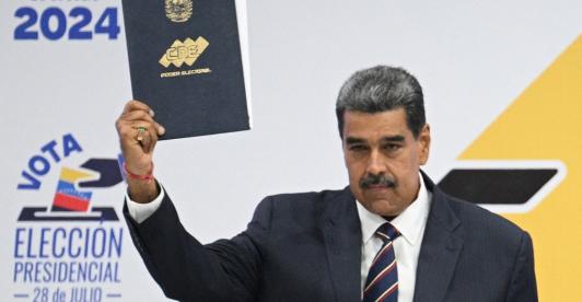  la cancillería consideró que la posición de esos gobiernos "atenta contra la soberanía nacional" y pidió que se retiren también los diplomáticos de esos países acreditados en Caracas
