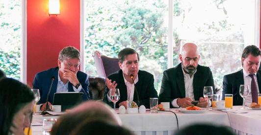 Ministro de Interior junto a gremios para discutir consenso del acuerdo.