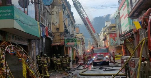Incendio en San Victorino. / Foto: X Cuerpo de Bomberos.