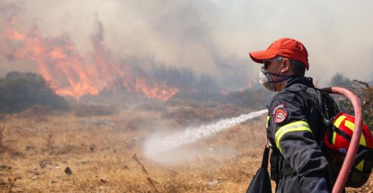 Grecia en atención a incendios forestales. / Foto: AFP.
