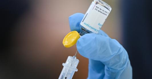 Recomendaciones para poblaciones en riesgo de contagio de viruela del mono en Colombia. / Foto: AFP.