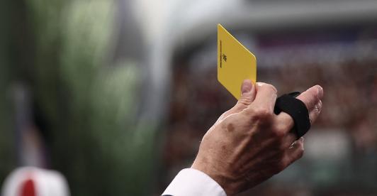 Qué son las tarjetas amarillas que se usarán en la Vuelta a España. / Foto: AFP.