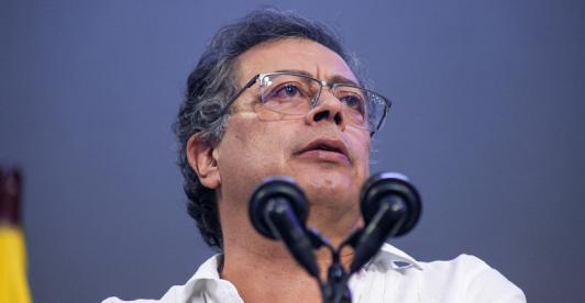 Defensa de Petro pide al cne no abrir investigacion