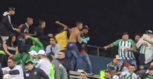 Violencia en el Atanasio Girardot: partido Nacional - Junior fue suspendido por enfrentamientos entre hinchas con cuchillos