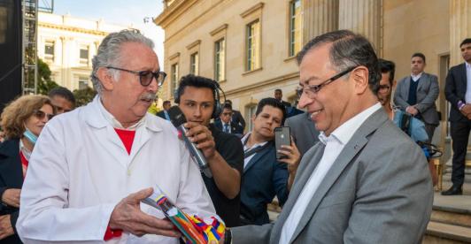 Presidente Gustavo Petro en proceso para aceptar la Reforma a la Salud.
