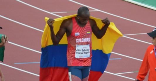 Jhon Sebastián Obando con medalla de oro en los Juegos Paralímpicos. / Foto: Col Paralímpicos.