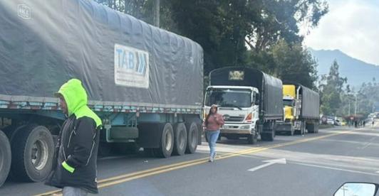 Mesa de diálogo del Gobierno y transportadores en el paro camionero. / Foto: Radio Nacional de Colombia. 