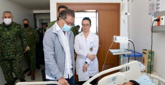 Gustavo Petro visitó a soldados heridos tras ataque en Puerto Jordán. / Foto: Presidencia de la República.