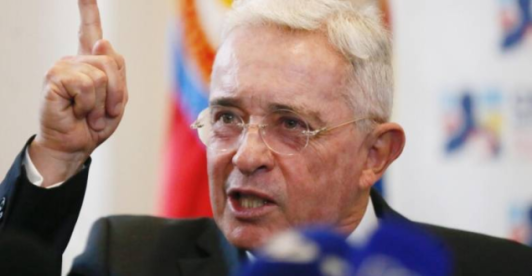 Niegan aplazamiento a Uribe