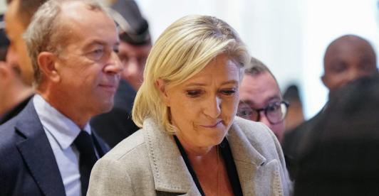 Marine Le Pen en una corte francesa