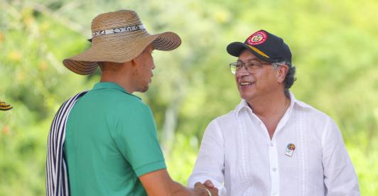 "Es inicio de lo que siempre hemos anhelado", líder campesino al presidente Petro durante la mega jornada de entrega de tierras en Córdoba